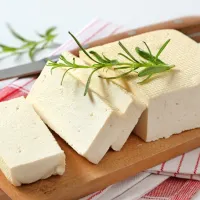 Kdor želi zmanjšati vnos mesa, naj za zadosten vnos beljakovin 
raje poskrbi z uživanjem bolj kakovostnih rastlinskih živil, kot je na 
primer tofu.