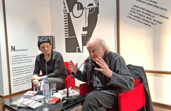 Ludwig Hartinger je z Matejo Kralj predstavil nemški prevod zbirke Odprto, poslej tudi Offen.02.   