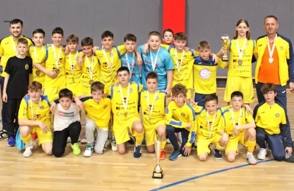 KMN Bronx je na poti do naslova državnega prvaka U-13 premagal 
prav vse tekmece.