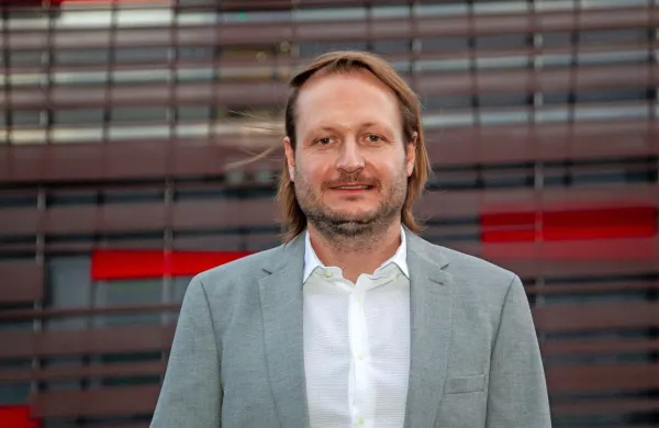 Gregor Zemljič, član glavnega odbora zdravniškega sindikata 
Fides, ki sodeluje v skupini za pogajanja z vlado o dvigu plač, je bil 
med epidemijo covid-19 eden najbolje plačanih zaposlenih v UKC 
Ljubljana.