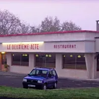 Prizor iz letošnjega otvoritvenega filma v Cannesu Le Deuxieme 
Acte (Drugo dejanje) francoskega režiserja Quentina Dupieuxa