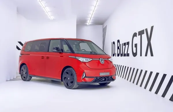 Po načrtu naj bi prve primerke na cesti opazili še pred začetkom 
letošnje jeseni.

