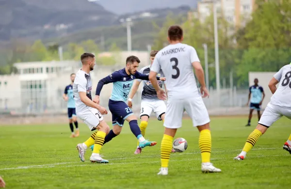 Novogoričani (v modrih dresih) bodo pokalni dosežek jutri poskušali nadgraditi tudi v prvenstvu proti Iliriji. 