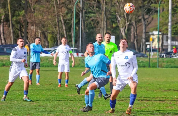 Bistričani (v svetlejših dresih) in Ankarančani so se  pretekli konec 
tedna veselili zmag v gosteh. 