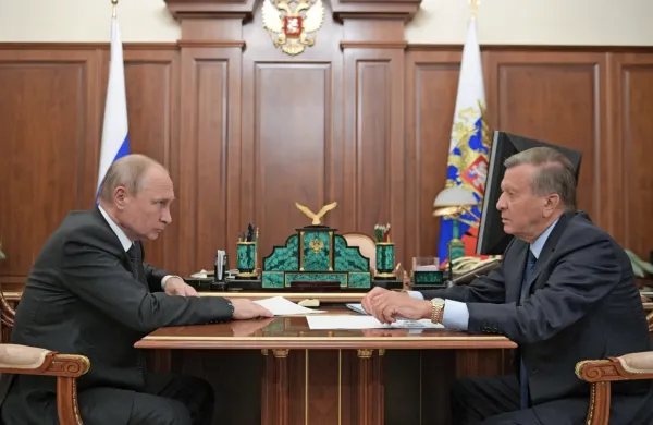 Vladimir Putin je z Viktorjem Zubkovom sodeloval še v času, ko je 
služboval v Sankt Peterburgu