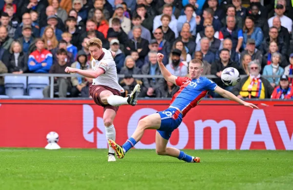 Kevin de Bruyne (pri strelu) bo s soigralci iz Manchester Citya nocoj ogrožal tudi vrata madridskega Reala.  
