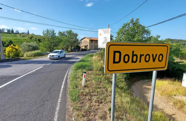 Poskus ropa v trgovini v Dobrovem, v policijski postopek se je vme&scaron;ala &scaron;e vročekrvna Italijanka