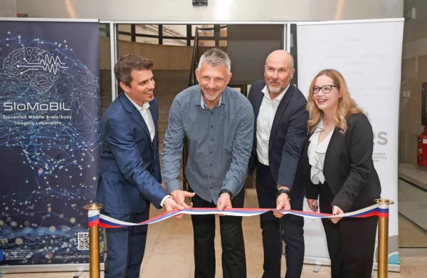 Nove prostore Mediteranskega centra zdravja ZRS Koper in 
Laboratorija IKARUS ZRS Koper so slavnostno odprli (z leve proti 
desni) - prof. dr. Uroš Marušič, prof. dr. Boštjan Šimunič, prof. dr. 
Rado Pišot in podžupanja MO Koper Mateja Hrvatin Kozlovič.