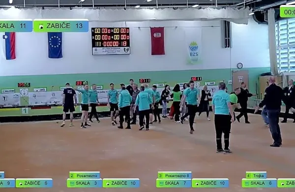 Poklicani in nepoklicani na balinišču v Postojni