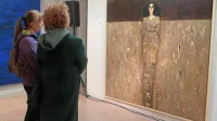 Razstavi o Evi sta na ogled v podzemni galeriji sv. Barbare in 
grajskem Pirnatovem razstavišču, ilustracije Balkanskih ljudskih 
pripovedk pa v galeriji Magazin.
