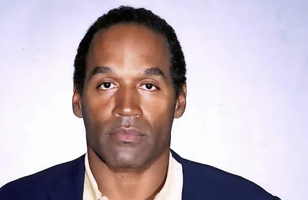 V 77. letu starosti je za posledicami raka umrl nekdanji zvezdnik 
ameriškega nogometa O. J. Simpson. 