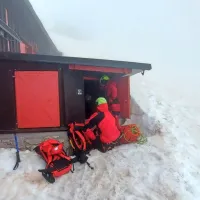 Planinke prenočile v bivaku, zjutraj pa poklicale pomoč