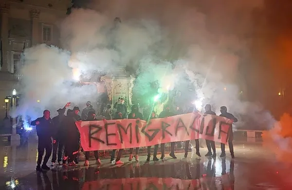 Purgarjeva Nacionalna tiskovna agencija je na svojem Twitter 
profilu objavila fotografijo shoda v Piranu s pripisom “Z zahtevo o 
remigraciji so se po Ljubljani in Celju oglasili tudi iz Pirana!”