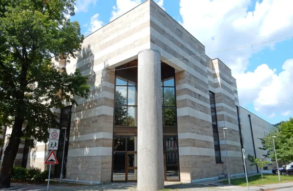 Kosovelov dom gosti razstavo o tehnoloških inovacijah, ki pomagajo v boju proti požarom. 