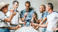 Aleš, Robert, Ivan, Patrik in Benjamin Komjanc s tradicionalne kmetije v Jazbinah, na kateri ob vinu pridelujejo še oljčno olje.  