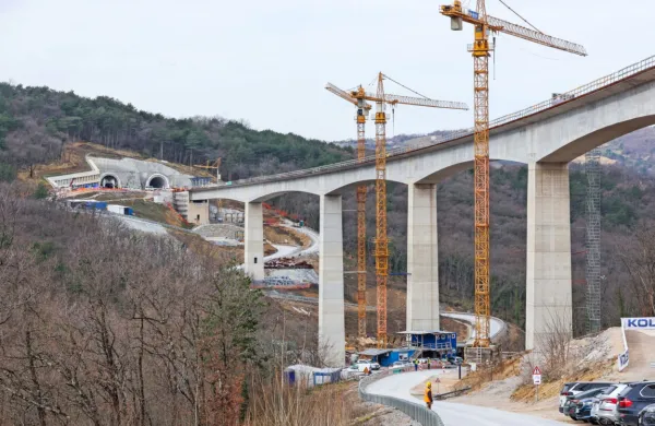   V projektnem svetu so vodenje projekta drugi tir ocenili kot 
zadostno.