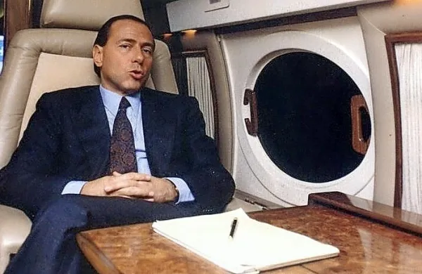 Zgodba Silvia Berlusconija bo predstavljena v mini dokumentarni 
seriji.