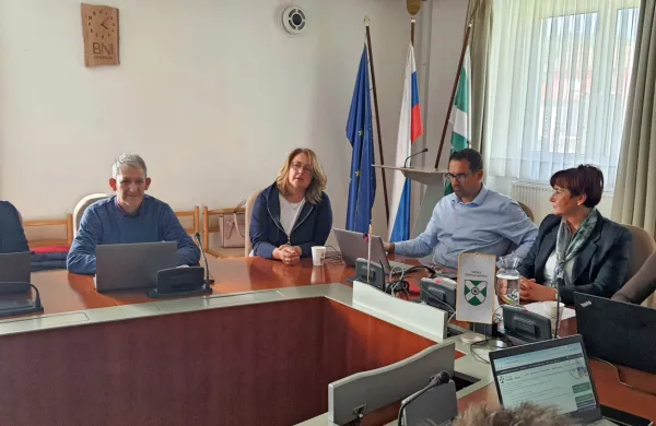 Katerina Rihter (druga z leve) je uspešno prestala tudi zaslišanje 
pred hrpeljsko-kozinskimi svetniki.