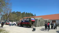 Namesto v Postojni je Slovenska vojska dan odprtih vrat tokrat 
Pripravila na Počku. Prišlo je več skupin šolarjev, domačini, ki so 
si želeli pobliže ogledati dejavnosti, z okrašenimi vozovi pa tudi 
naborniki iz občin Pivka in Postojna. 