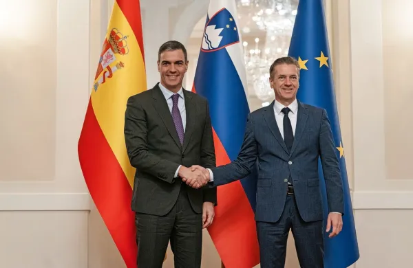 Bližnji vzhod se približuje prepadu, je danes po srečanju s 
premierjem Robertom Golobom povedal predsednik španske 
vlade Pedro Sanchez.