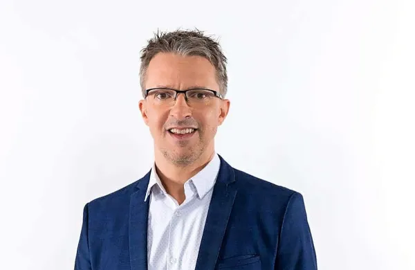 Andrej Hofer letos ne bo komentiral letošnjega evrovizijskega 
dogajanja. 