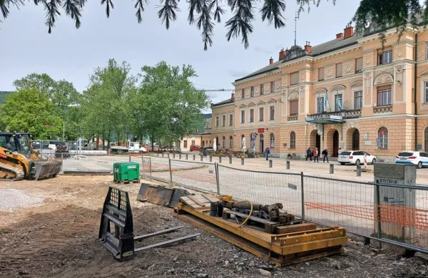 V ponedeljek bodo za promet zaprli Kolodvorsko pot, od 2. maja 
do konca leta pa bo zaprt tudi celoten Trg Evrope. 