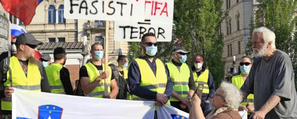 Hitler je heroj, dostojanstvo pa na gnoj