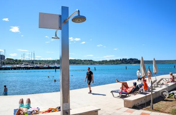 Plaža Meduza v Portorožu je znana po tem, da streže nekoliko bolj 
petičnim  okusom  hotelski gostov.