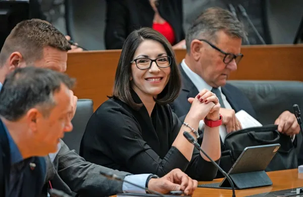 Težave &scaron;e enega projekta ministrstva Stojmenove Duh: ukinjajo 60 digi info točk
