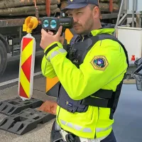 Primorski policisti so v petek dvanajst ur merili hitrost voznikov.