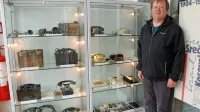 Zbirka starih telefonov Srečka Rožeta šteje kar 500 primerkov, 30 
najbolj zanimivih je na ogled v  Kosovelovi knjižnici v Sežani.