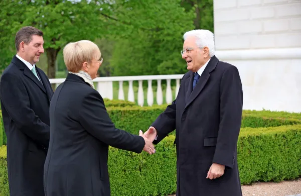 Predsednica republike Nataša Pirc Musar z možem in italijanskim 
predsednikom Sergiom Mattarello