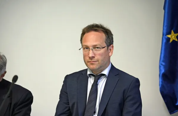 Na ustavnem sodišču so v ponedeljek opravili neformalno razpravo o očitkih Klemnu Jakliču glede nezdružljivosti sodniške 
funkcije z dejavnostjo, ki jo je opravljal kot samostojni podjetnik.