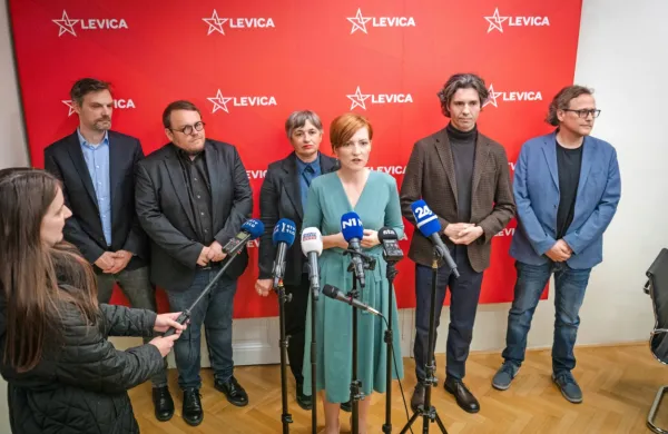 Kandidatno liste za evropske volitve so potrdili tudi v Levici. Na 
fotografiji (z leve) Mitja Svete, Simon Maljevac, Nataša Sukič, Asta 
Vrečko, Luka Mesec, Milan Jakopovič.