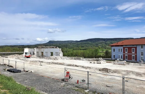 Na mestu porušene zapuščene stavbe nekdanje vojašnice bo že 
oktobra stal nov, sodoben podjetniški inkubator.