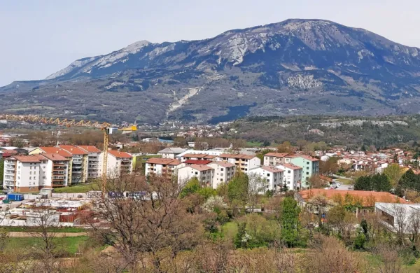Razvoju industrije bo v Ajdovščini moral  slediti tudi razvoj na 
drugih področjih, denimo gradnja stanovanj.