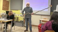 Boris Čok med prikazom staroverskega obreda 