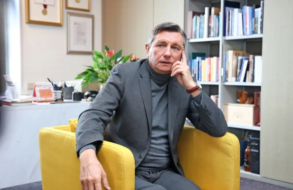 Kandidaturo  Boruta Pahorja za položaj posebnega odposlanca EU 
za dialog med Beogradom in Prištino podpira tudi predsednica 
države Nataša Pirc Musar.