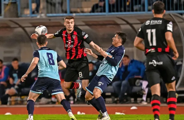 Novogoričani (v modri opravi) bodo jutri igrali v Sežani, Ajdovci pa 
bodo v nedeljo gostili Fužinar. 