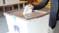 Prednostni oziroma preferenčni volilni glas konkretnemu kandidatu z list političnih strank je v Sloveniji uveljavljen na lokalnih 
volitvah  in volitvah evropskih poslancev. Za državnozborske volitve, z izjemo prvih večstrankarskih volitev leta 1990, ni na voljo.