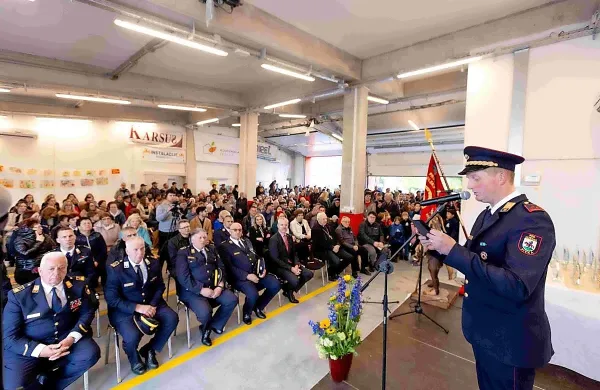 Košanski gasilci so se ob praznovanju 70-letnice društva razveselili 
novih prostorov. Veselja in sreče ne more opisati nobena beseda, 
je ob odprtju poudaril predsednik PGD Košana Danjel 
Boštjančič.