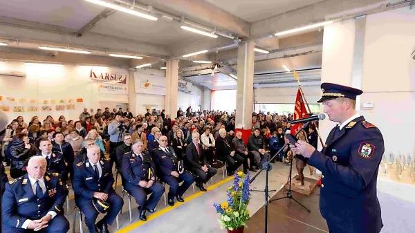 Košanski gasilci so se ob praznovanju 70-letnice društva razveselili 
novih prostorov. Veselja in sreče ne more opisati nobena beseda, 
je ob odprtju poudaril predsednik PGD Košana Danjel 
Boštjančič.