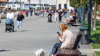 Prost dostop do brezžičnega omrežja vsaj na določenih javnih 
prostorih  omogočajo številne občine, ne pa vse.