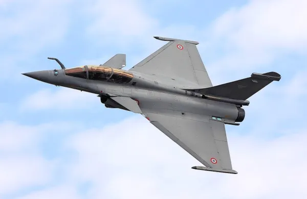 Hrvaška bo za 12 rabljenih letal Rafale plačala 1,1 milijarde 
evrov. 