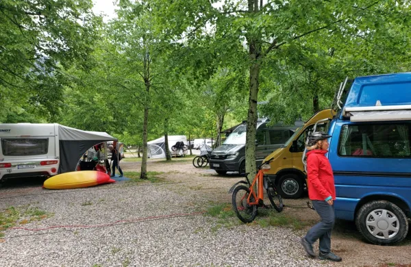 V kobariških kampih je le za vzorec gostov, v preteklosti so 
spomladi prevladovali kajakaši.  
