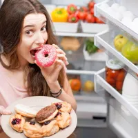 Vzrok prenajedanja je lahko tudi pomanjkanje vitamina B. 

