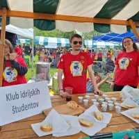 Na &Scaron;kisovi tržnici &scaron;tudentje pokazali zanimanje za evropske volitve in opozorili na dogajanje na Bližnjem vzhod (FOTO)