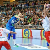 Slovenski rokometa&scaron;i na prvi tekmi kvalifikacij za SP izgubili s &Scaron;vico s 26:27 (15:12)