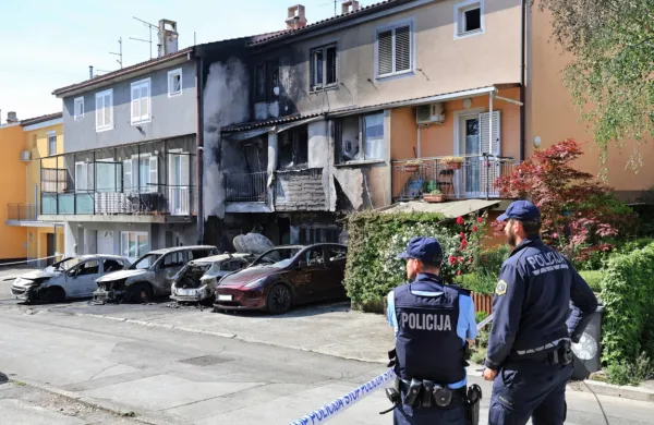 Danes okoli 4. ure zjutraj je zagorelo na Vodopivčevi ulici v 
Semedeli.