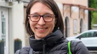 Petra Marinko Rus je narisala papirce za krščanske simbole.